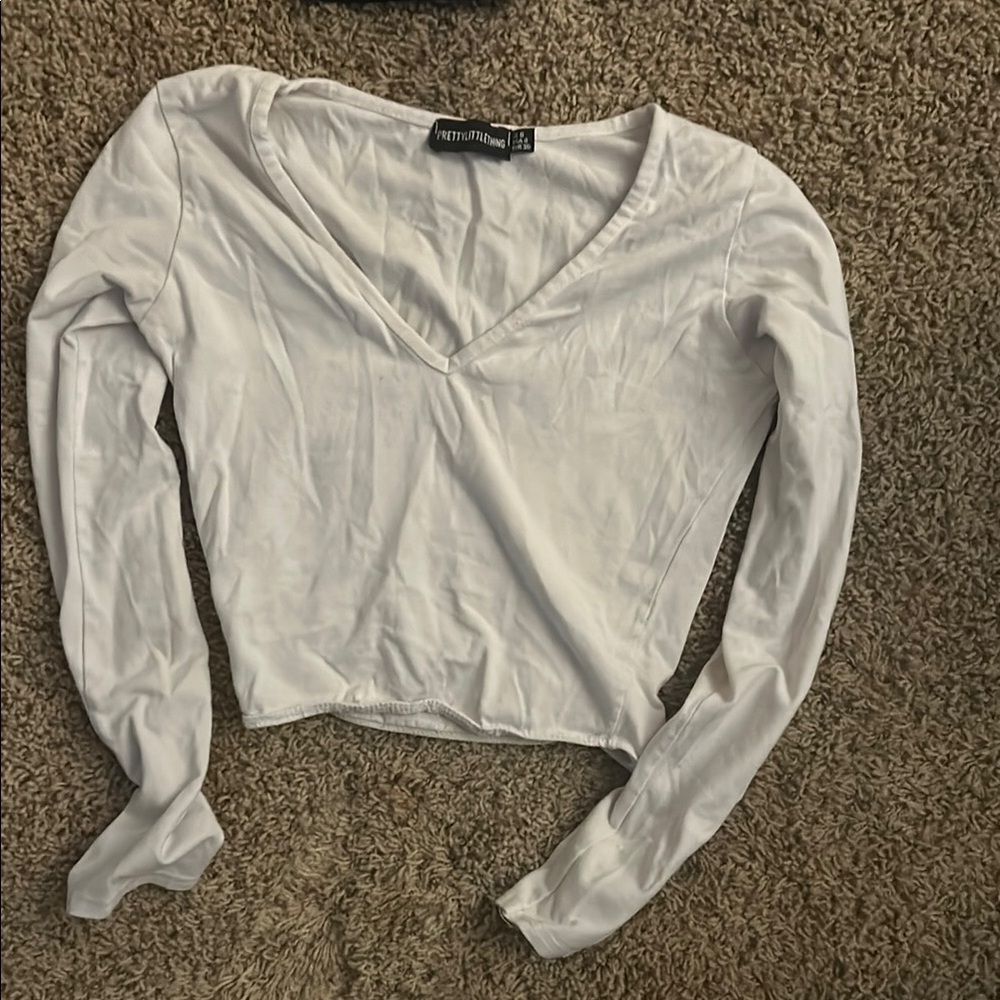 Pretty Little Thing White V-Neck Long Sleeve Crop Top